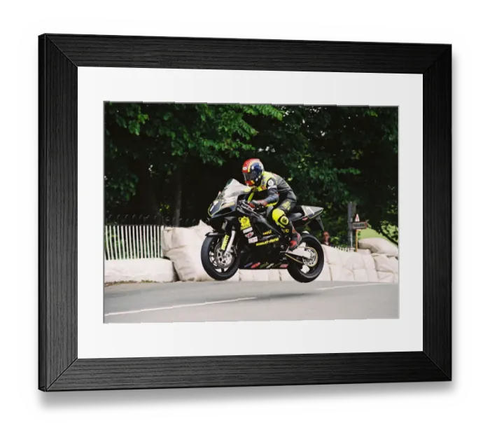 Framed Print : Raymond Porter (Suzuki) 2004 Production 600 TT Framed Print : Raymond Porter (Suzuki) 2004 Production 600 TT
