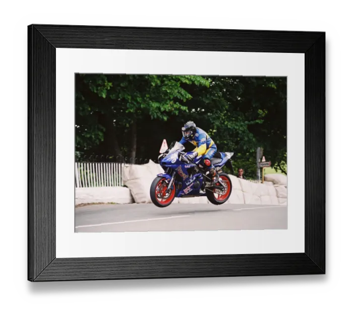 Framed Print : Chris Heath (Yamaha) 2004 Production 600 TT Framed Print : Chris Heath (Yamaha) 2004 Production 600 TT