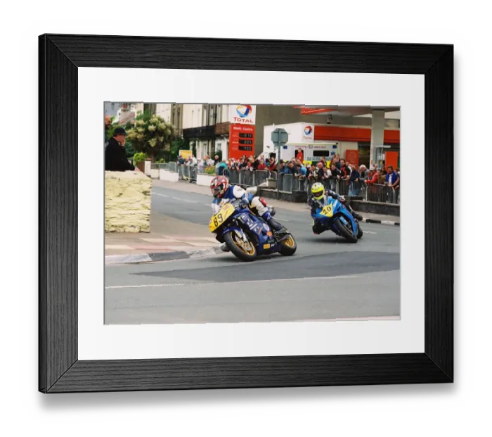 Framed Print : David Paredes (Suzuki) and Nigel Beattie (Yamaha) 2004 Senior TT Framed Print : David Paredes (Suzuki) and Nigel Beattie (Yamaha) 2004 Senior TT