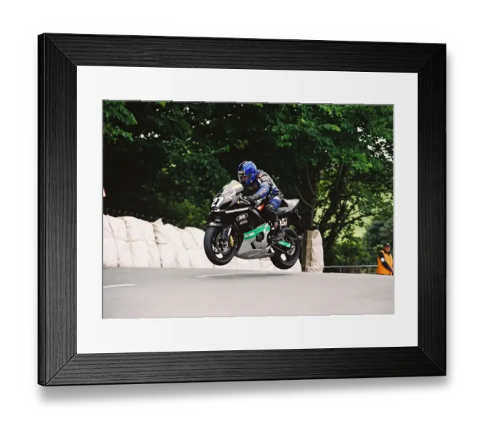 Framed Print : Chris Palmer (Suzuki) 2004 Production 600 TT Framed Print : Chris Palmer (Suzuki) 2004 Production 600 TT