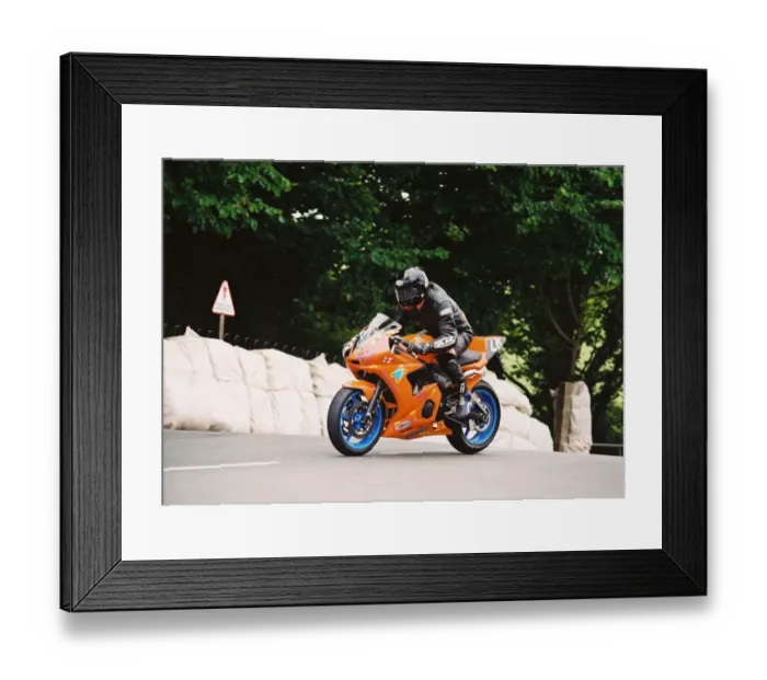 Framed Print : Ian Armstrong (Yamaha) 2004 Production 600 TT Framed Print : Ian Armstrong (Yamaha) 2004 Production 600 TT