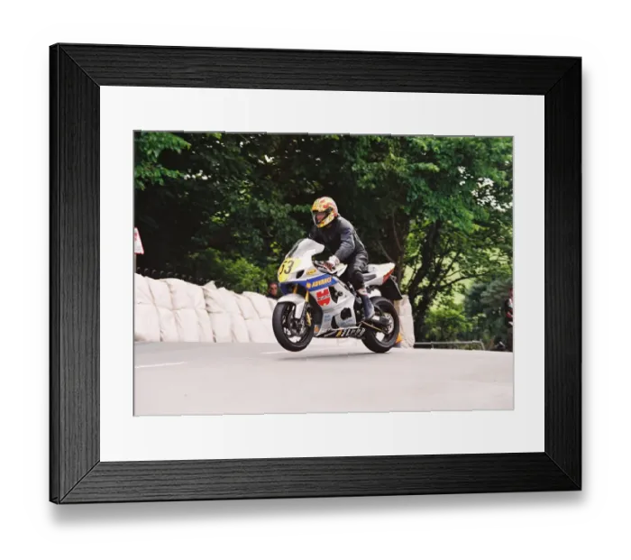 Framed Print : Alan Marshall (Suzuki) 2004 Senior TT Framed Print : Alan Marshall (Suzuki) 2004 Senior TT