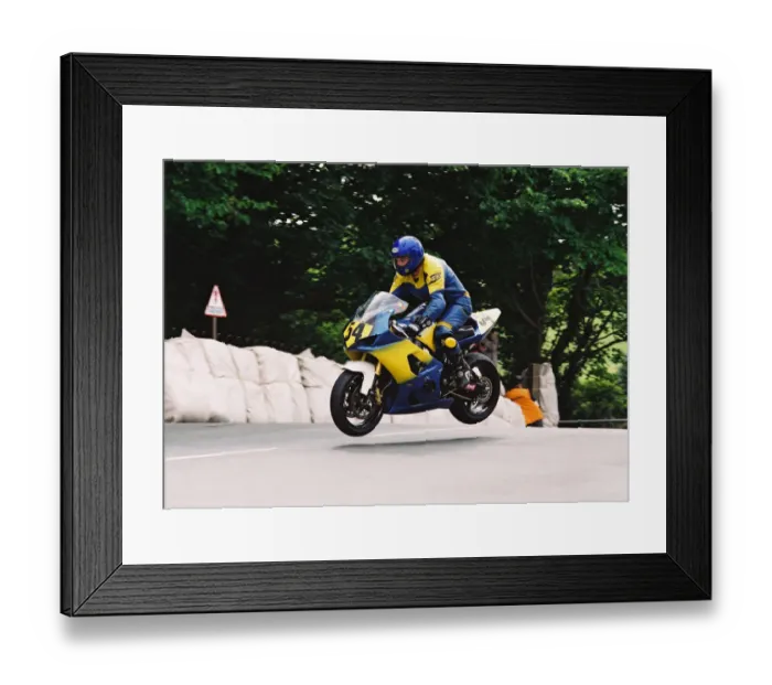 Framed Print : Alan Connor (Suzuki) 2004 Senior TT Framed Print : Alan Connor (Suzuki) 2004 Senior TT