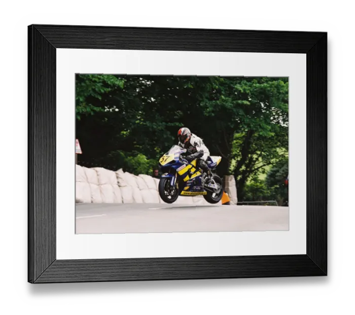 Framed Print : Tony Rechburger (Suzuki) 2004 Senior TT Framed Print : Tony Rechburger (Suzuki) 2004 Senior TT