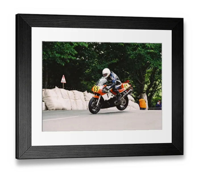 Framed Print : Robert A Price (Honda) 2004 Senior TT Framed Print : Robert A Price (Honda) 2004 Senior TT
