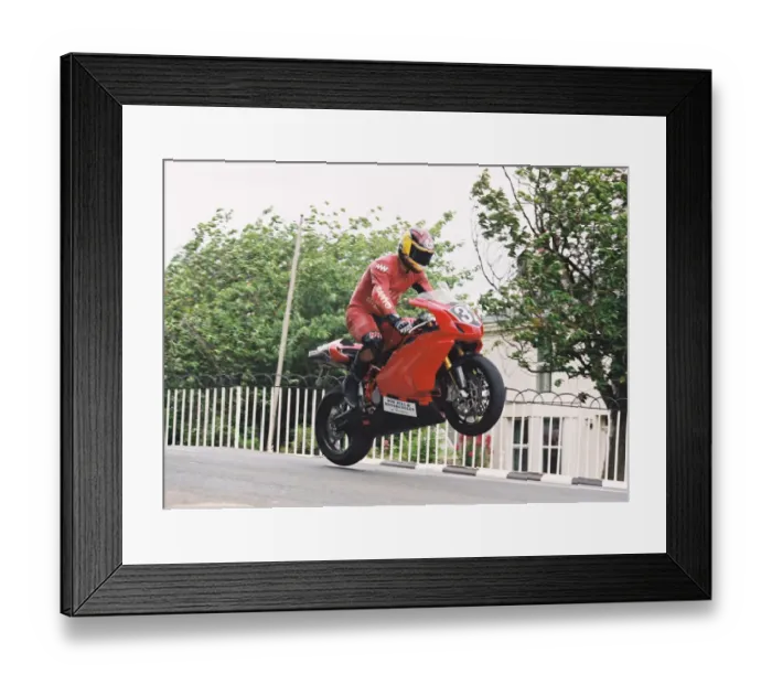 Framed Print : John Barton (Ducati) 2004 Production 600 TT