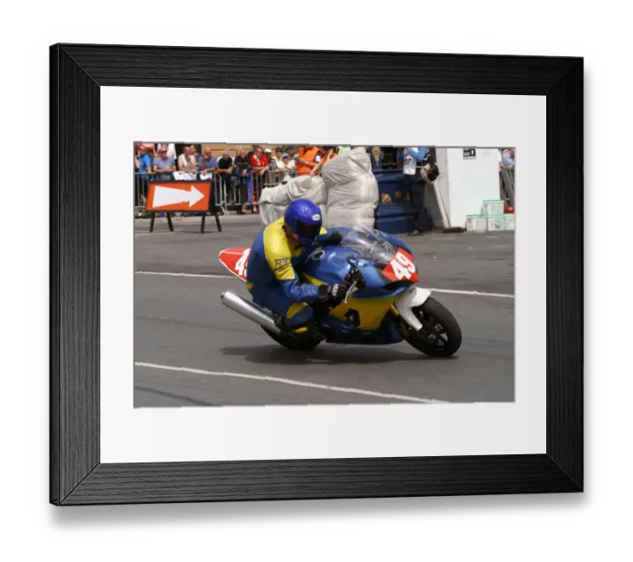Framed Print : Alan Connor (Suzuki) 2004 Production 1000 TT Framed Print : Alan Connor (Suzuki) 2004 Production 1000 TT