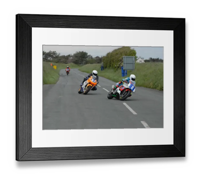 Framed Print : Andy Cowin (Yamaha) and Brian Purdy (Honda) 2009 Jurby Road Framed Print : Andy Cowin (Yamaha) and Brian Purdy (Honda) 2009 Jurby Road