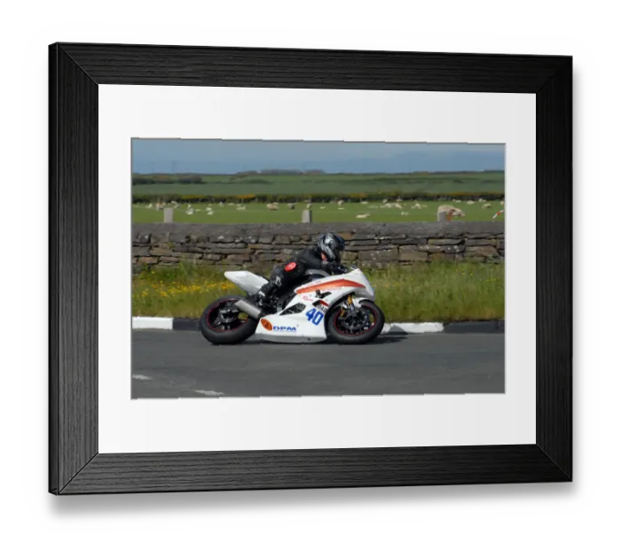 Framed Print : Andy Fenton (Yamaha) 2009 Jurby Road Framed Print : Andy Fenton (Yamaha) 2009 Jurby Road