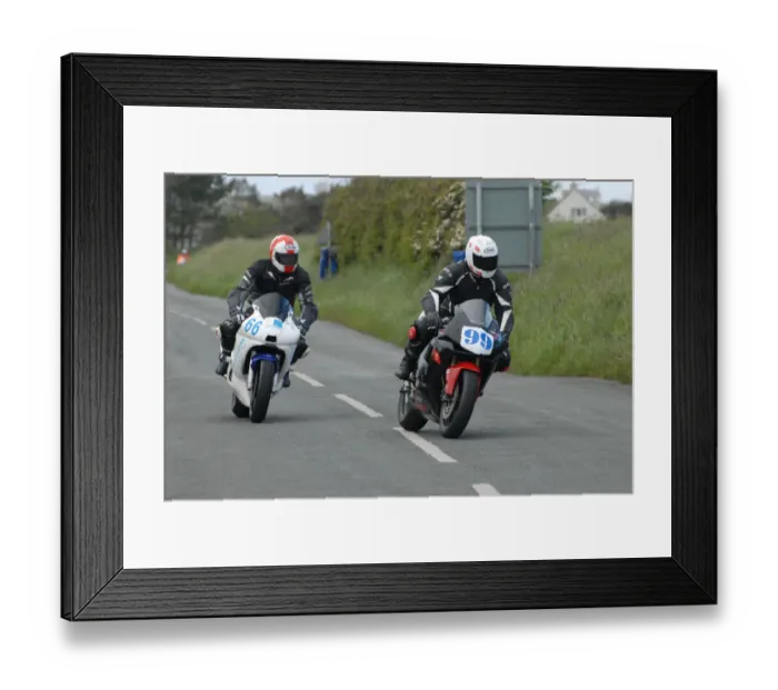 Framed Print : Peter Creer (Honda) and Les Miller (Yamaha) 2009 Jurby Road Framed Print : Peter Creer (Honda) and Les Miller (Yamaha) 2009 Jurby Road
