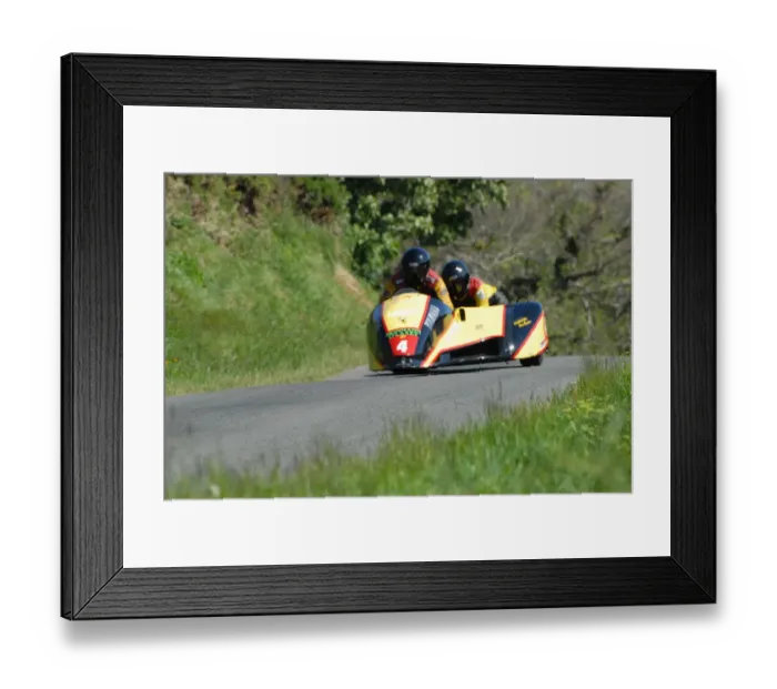 Framed Print : James Melvin & Lee Cain (MRE Yamaha) 2007 Jurby Road Framed Print : James Melvin & Lee Cain (MRE Yamaha) 2007 Jurby Road