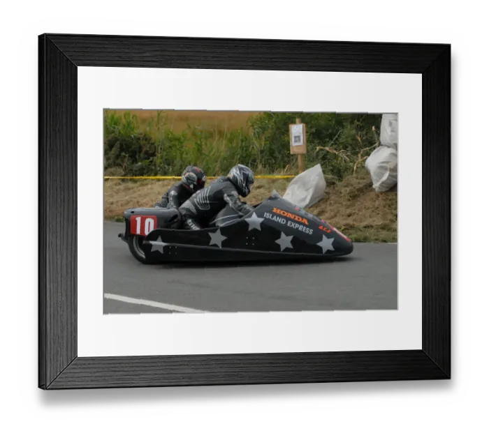 Framed Print : Brian Kelly & Dickie Gale (DMR Honda) 2009 Jurby Road