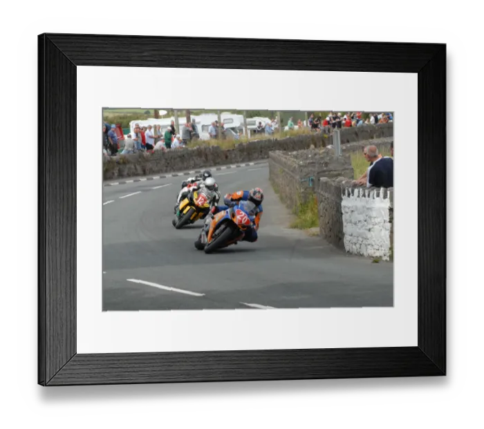 Framed Print : Stephen Oates (Suzuki) 2009 Southern 100 Framed Print : Stephen Oates (Suzuki) 2009 Southern 100