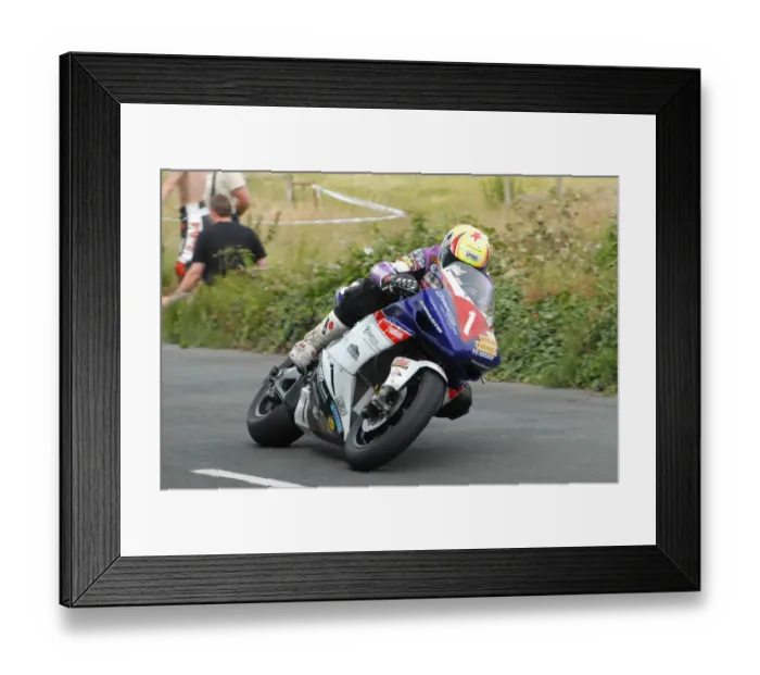 Framed Print : Ian Lougher (Yamaha) 2009 Southern 100 Framed Print : Ian Lougher (Yamaha) 2009 Southern 100