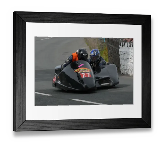 Framed Print : Richard Ellis & William Moralee (GLR Honda) 2009 Southern 100 Framed Print : Richard Ellis & William Moralee (GLR Honda) 2009 Southern 100