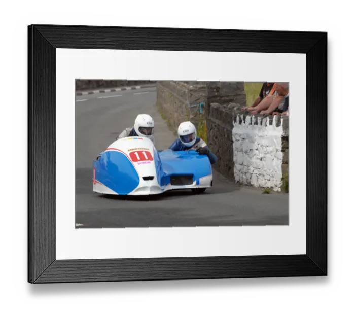 Framed Print : Rod Bellas & Geoff Knight (BLR Honda) 2009 Southern 100 Framed Print : Rod Bellas & Geoff Knight (BLR Honda) 2009 Southern 100