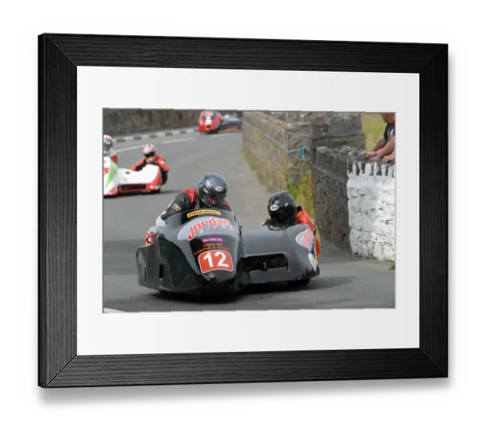Framed Print : David Hirst & Keir Pedley (Shelbourne Honda) 2009 Southern 100 Framed Print : David Hirst & Keir Pedley (Shelbourne Honda) 2009 Southern 100