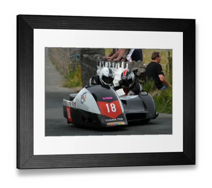 Framed Print : Wayne Lockey & Dave Brown (Ireson Honda) 2009 Southern 100 Framed Print : Wayne Lockey & Dave Brown (Ireson Honda) 2009 Southern 100