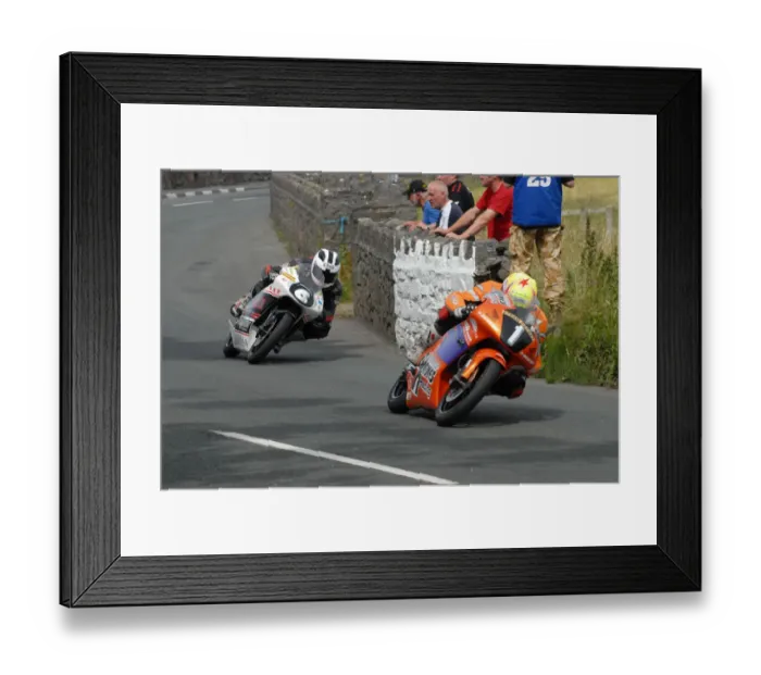 Framed Print : Ian Lougher (Jackson spl) and William Dunlop (Honda) 2009 Southern 100 Framed Print : Ian Lougher (Jackson spl) and William Dunlop (Honda) 2009 Southern 100