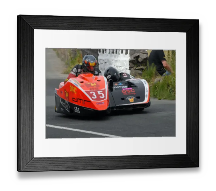 Framed Print : Glyn Jones & Jason Slous (DSC Honda) 2009 Southern 100 Framed Print : Glyn Jones & Jason Slous (DSC Honda) 2009 Southern 100