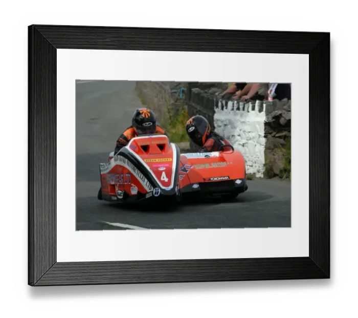 Framed Print : Roy Hanks & Dave Wells (Rose II Molyneux) 2009 Southern 100 Framed Print : Roy Hanks & Dave Wells (Rose II Molyneux) 2009 Southern 100