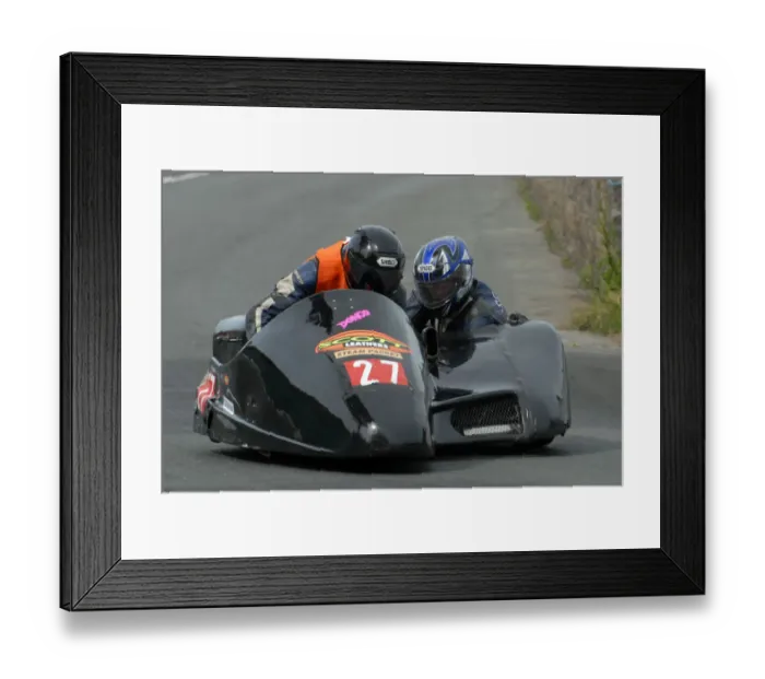 Framed Print : Richard Ellis & William Moralee (GLR Honda) 2009 Southern 100 Framed Print : Richard Ellis & William Moralee (GLR Honda) 2009 Southern 100