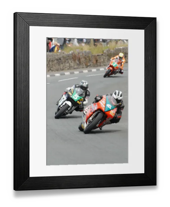 Framed Print : William Dunlop and Chris Palmer (Honda) 2009 Southern 100 Framed Print : William Dunlop and Chris Palmer (Honda) 2009 Southern 100