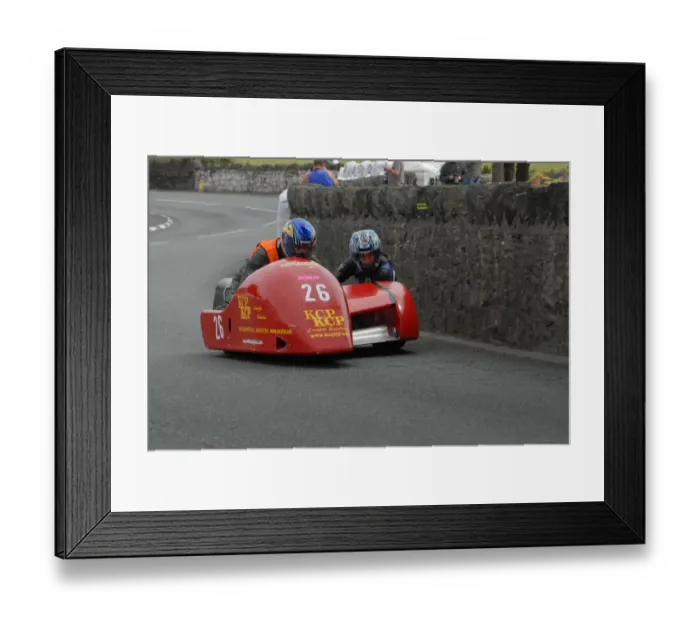 Framed Print : Paul Lumley and P J McLaverty (Lumley Honda) 2009 Southern 100 Framed Print : Paul Lumley and P J McLaverty (Lumley Honda) 2009 Southern 100
