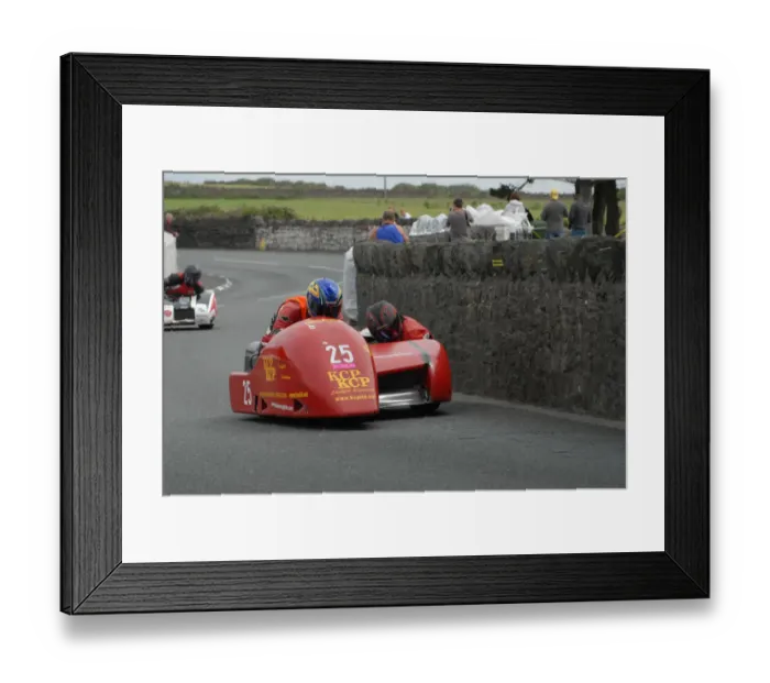 Framed Print : Richard Lumley and Paul Skinner (Lumley Kawasaki) 2009 Southern 100 Framed Print : Richard Lumley and Paul Skinner (Lumley Kawasaki) 2009 Southern 100
