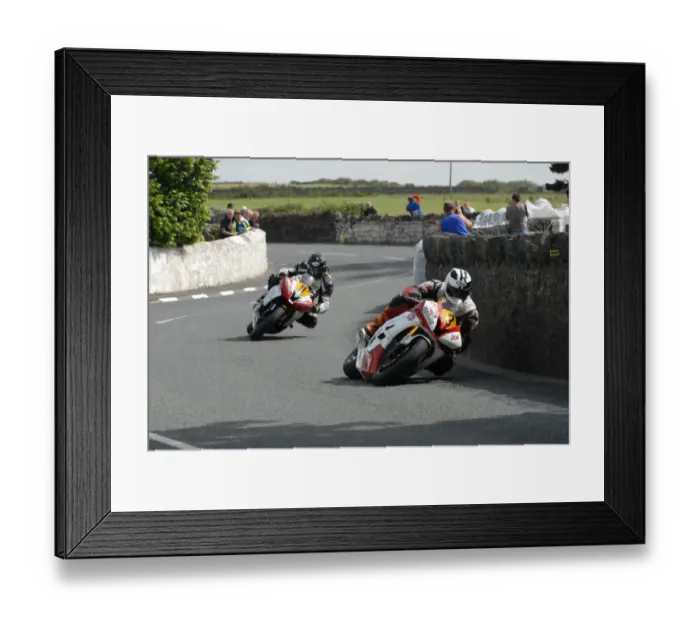 Framed Print : Michael Dunlop and Mark Buckley (Yamaha) 2009 Southern 100 Framed Print : Michael Dunlop and Mark Buckley (Yamaha) 2009 Southern 100