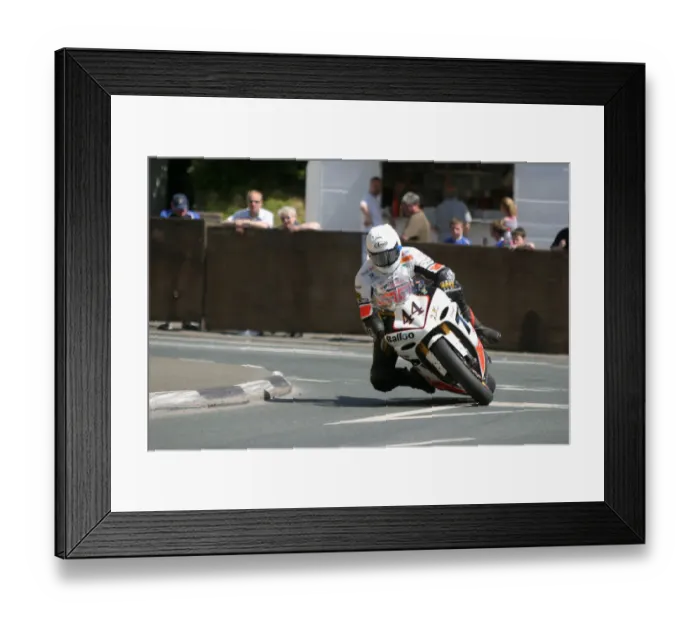 Framed Print : Liam Quinn (Yamaha) 2006 Superbike TT