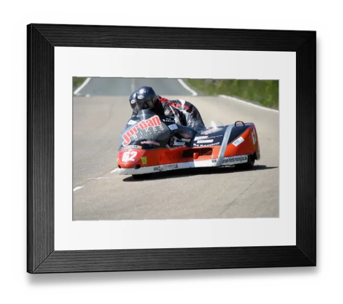 Framed Print : David Hirst & Paul Lowther (Honda) 2007 Sidecar TT Framed Print : David Hirst & Paul Lowther (Honda) 2007 Sidecar TT