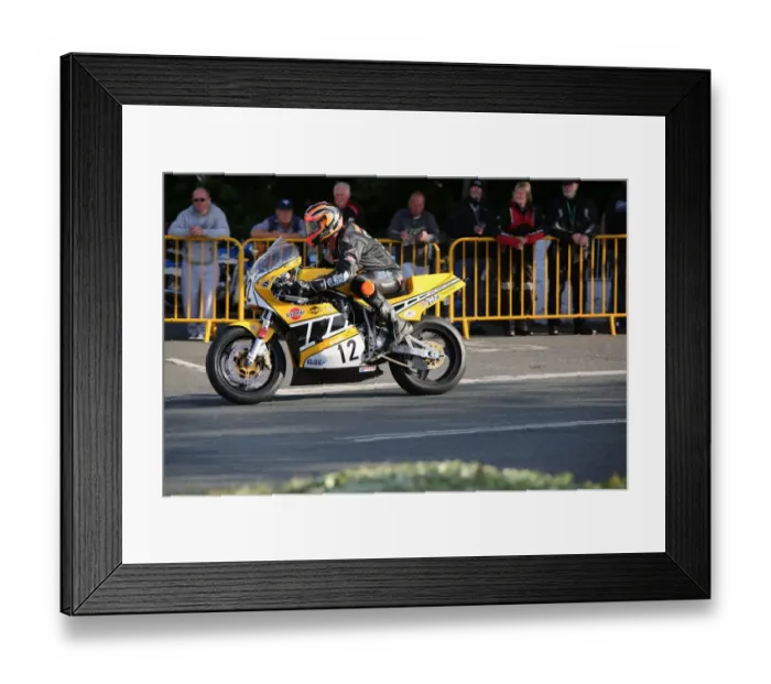 Framed Print : Ryan Farquhar (Yamaha Harris) 2015 Formula 1 Classic TT Framed Print : Ryan Farquhar (Yamaha Harris) 2015 Formula 1 Classic TT