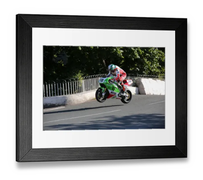 Framed Print : Peter Hickman (Kawasaki) 2015 Formula 1 Classic TT Framed Print : Peter Hickman (Kawasaki) 2015 Formula 1 Classic TT
