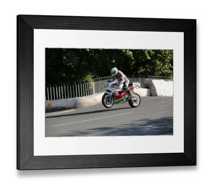 Framed Print : Paul Owen (Yamaha) 2015 Formula 1 Classic TT Framed Print : Paul Owen (Yamaha) 2015 Formula 1 Classic TT