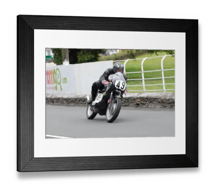 Framed Print : Ewan Hamilton (Suzuki) 2011 Lightweight Classic Manx Grand Prix Framed Print : Ewan Hamilton (Suzuki) 2011 Lightweight Classic Manx Grand Prix