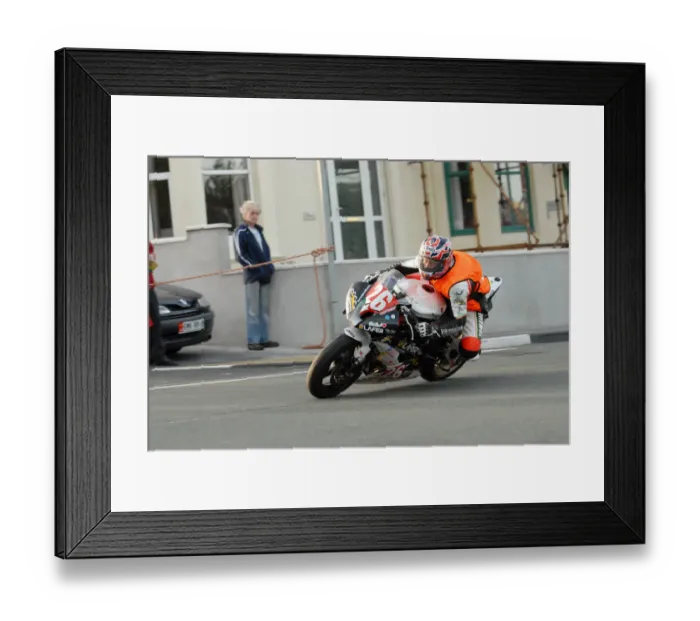 Framed Print : Rudy Ronzoni (Yamaha) 2009 Newcomers Manx Grand Prix