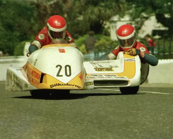 Mick Burcombe & Steve Parker (Ireson Yamaha) 1986 Sidecar TT
