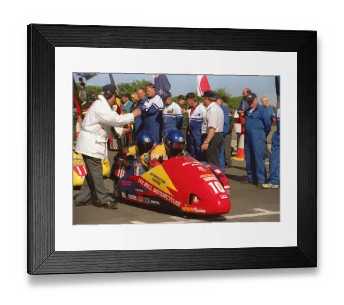 Framed Print : Geoff Bell & Lee Farrington (Bell Yamaha) 1999 Sidecar TT Framed Print : Geoff Bell & Lee Farrington (Bell Yamaha) 1999 Sidecar TT