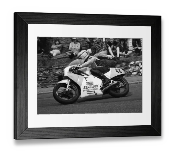 Framed Print : Neil Tuxworth (Yamaha) 1986 Senior TT Framed Print : Neil Tuxworth (Yamaha) 1986 Senior TT