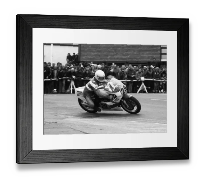 Framed Print : Doug Randall (Yamaha) 1981 Senior TT Framed Print : Doug Randall (Yamaha) 1981 Senior TT