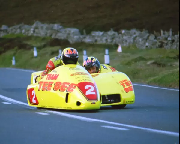 Greg Lambert & Lee Aubrey (Windle Yamaha) 2000 Sidecar TT