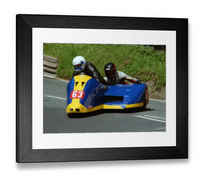 Framed Print : John Potts & Simon Bartrop (Honda) 1995 Sidecar TT Framed Print : John Potts & Simon Bartrop (Honda) 1995 Sidecar TT