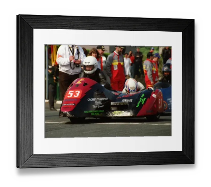 Framed Print : Gerry Flynn & Sue Hinchcliffe (Baker Kawasaki) 1995 Sidecar TT Framed Print : Gerry Flynn & Sue Hinchcliffe (Baker Kawasaki) 1995 Sidecar TT