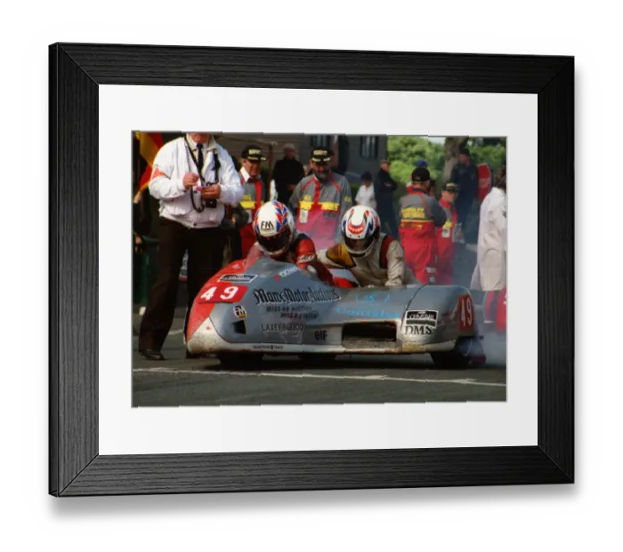 Framed Print : Dennis Proudman & John Pitts (Princes Motors Yamaha) 1995 Sidecar TT Framed Print : Dennis Proudman & John Pitts (Princes Motors Yamaha) 1995 Sidecar TT
