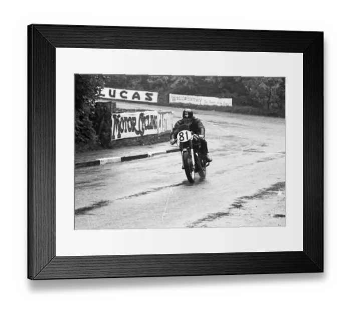 Framed Print : Leo Simpson (Matchless) 1954 Senior TT Framed Print : Leo Simpson (Matchless) 1954 Senior TT
