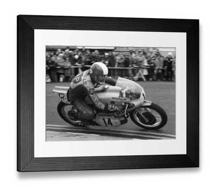 Framed Print : Roger Nicholls (Yamaha) 1977 Senior TT Framed Print : Roger Nicholls (Yamaha) 1977 Senior TT