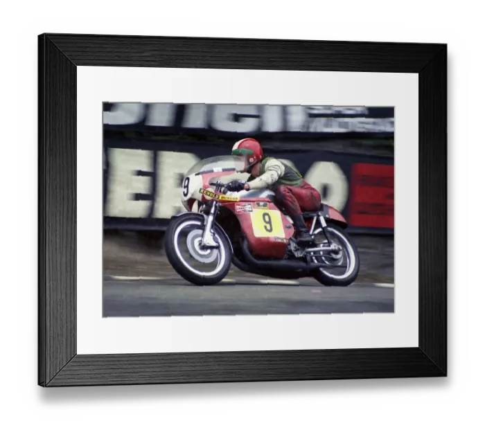 Framed Print : Roger Nicholls (Shepherd Suzuki) 1974 Senior TT Framed Print : Roger Nicholls (Shepherd Suzuki) 1974 Senior TT