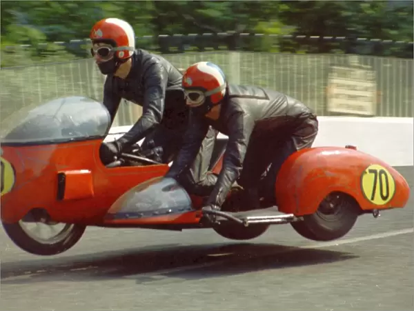 Ted Lloyd & Terry Harrington (BSA) 1971 750 Sidecar TT