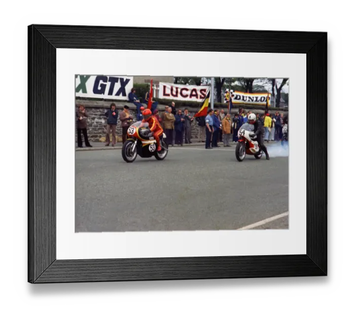 Framed Print : Bill Fulton (Stafford BSA) & Henry McEwan (Yamaha) 1974 Formula 750 TT Framed Print : Bill Fulton (Stafford BSA) & Henry McEwan (Yamaha) 1974 Formula 750 TT